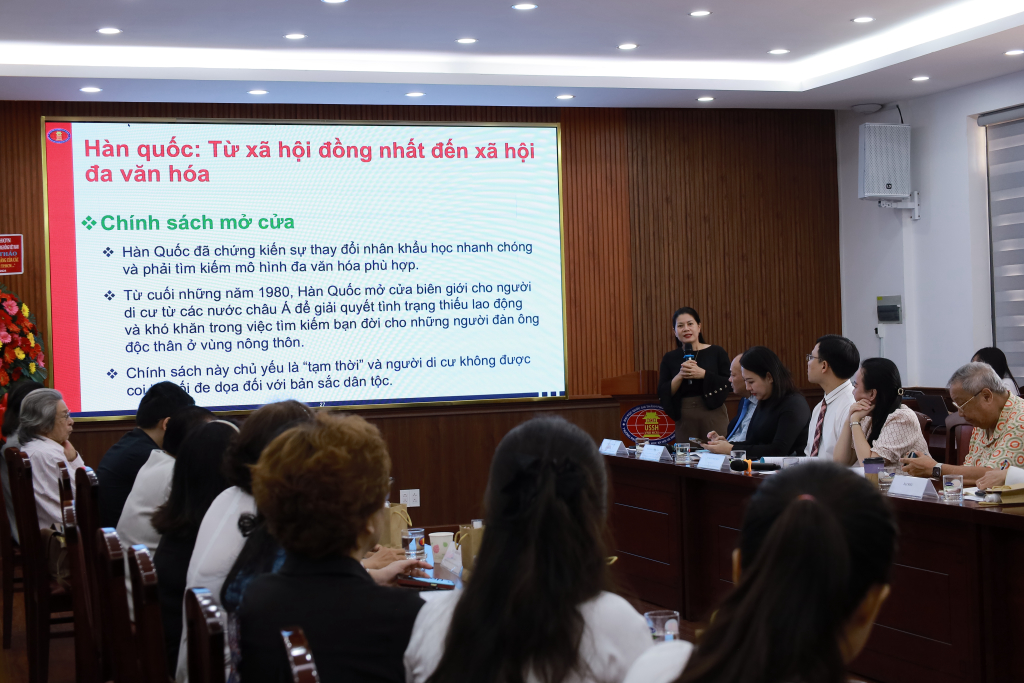Hội thảo được chia làm hai phiên trình bày tham luận - Ảnh: Thanh Bình