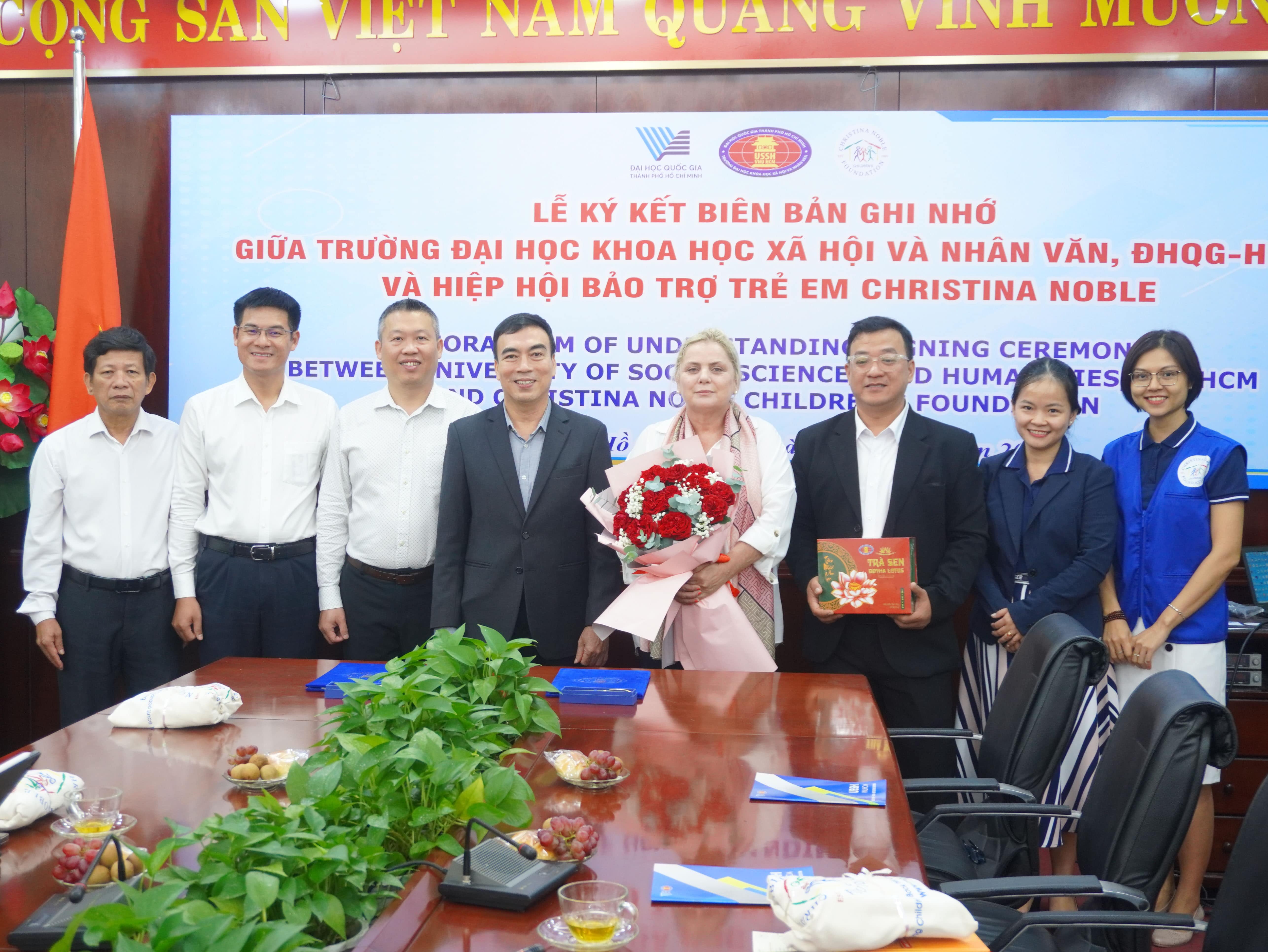 Chương trình Học bổng – Đào tạo – Thực hành Noble do Hiệp hội bảo trợ trẻ em Christina Noble (CNCF) tài trợ
