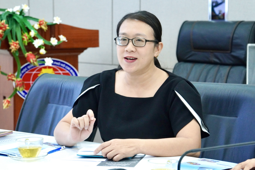 TS. Văn Kim Hoàng Hà đề xuất hoạt động thiết thực dành cho sinh viên - Ảnh: KHÁNH MY