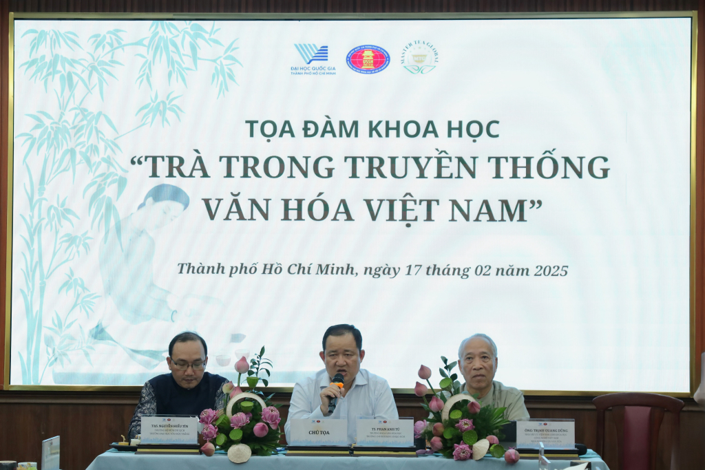 TS. Phan Anh Tú khẳng định du lịch trà hiện đang là một lĩnh vực đầy tiềm năng nhưng còn bỏ ngỏ trong tổng thể thị trường du lịch Việt Nam - Ảnh: TIẾN ANH