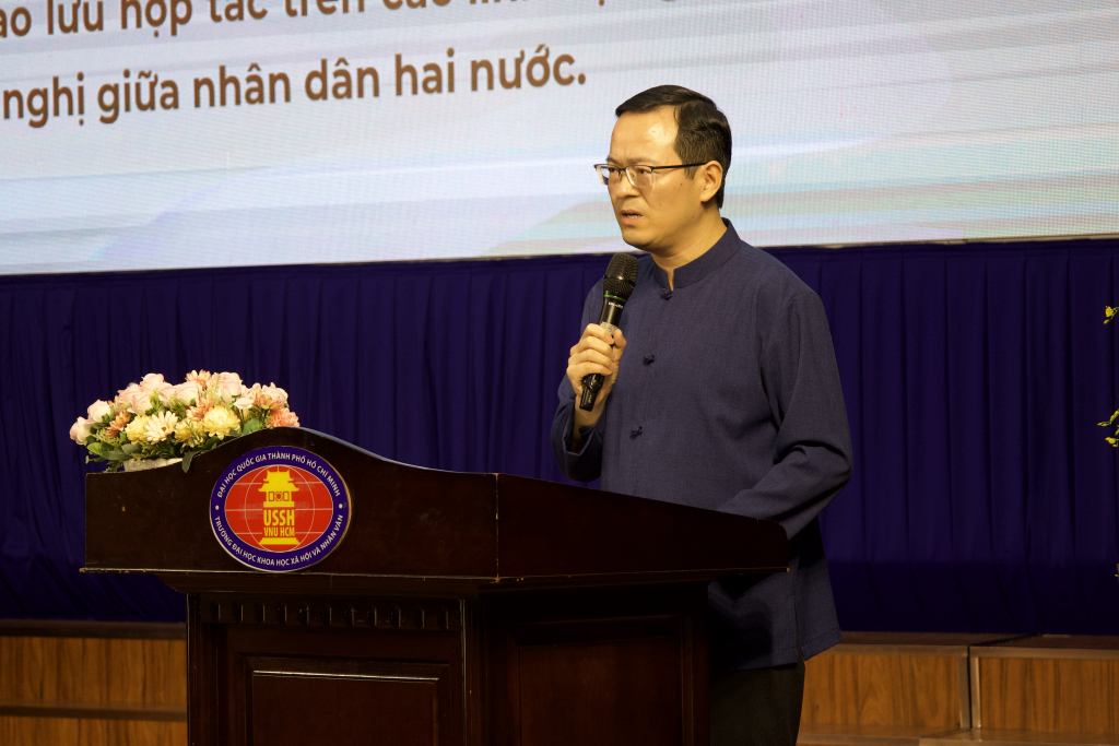 Ông Xu Zhou nhấn mạnh chữ viết là phương tiện lưu giữ văn minh; mỗi nền văn minh đều là tài sản chung của nhân loại - Ảnh: PHƯỚC AN