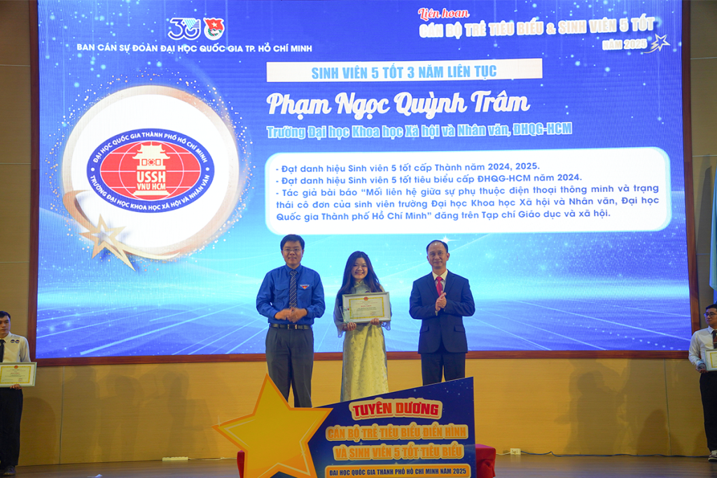 Phạm Ngọc Quỳnh Trâm, Khoa Giáo dục, là sinh viên duy nhất đạt SV5T ĐHQG-HCM ba năm liên tục - Ảnh: THANH HẢI