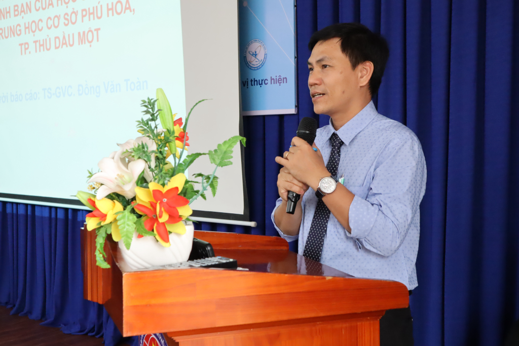 TS. Đồng Văn Toàn đề cập đến những ảnh hưởng bạo lực học đường đối với thanh thiếu niên - Ảnh: Nhật Ánh
