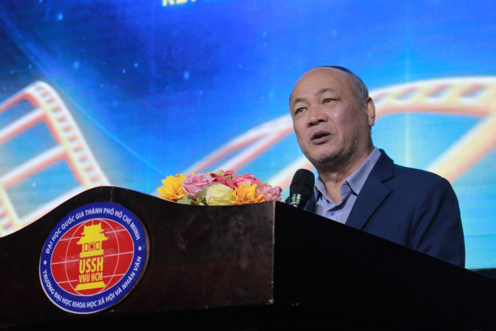 TS. Phan Thanh Định bày tỏ niềm tự hào về sự cống hiến đầy giá trị của sinh viên qua những thước phim - Ảnh: QUỲNH NHƯ