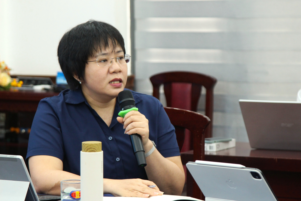 TS. Nguyễn Thị Thùy Liên giải đáp những thắc mắc của các đơn vị trong phần thảo luận - Ảnh: TUYẾT TRINH