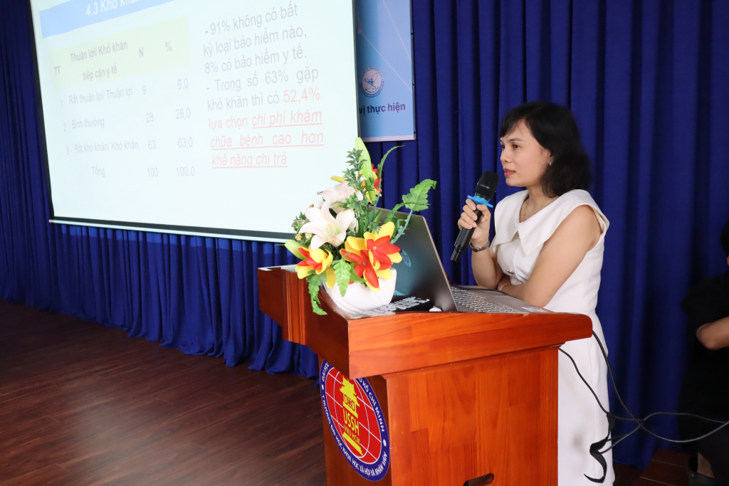 ThS. Trần Thị Lệ chia sẻ những khó khăn của người không có quốc tịch ở TP.HCM - Ảnh: Nhật Ánh