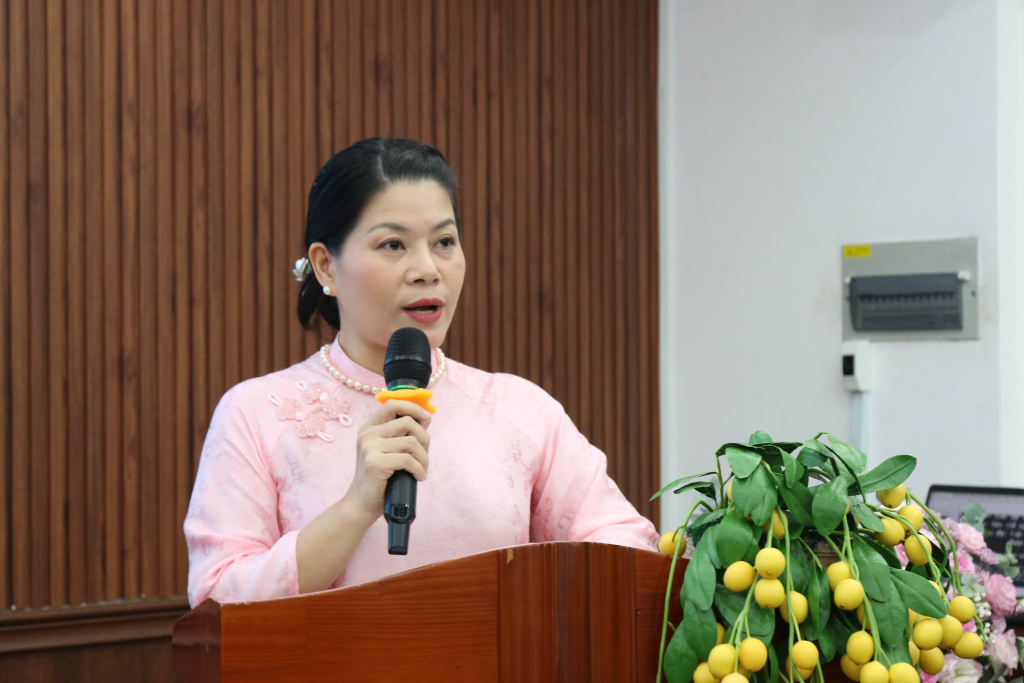 TS. Nguyễn Nữ Nguyệt Anh nhấn mạnh xã hội học đóng góp một phần rất quan trọng cho sự phát triển bền vững - Ảnh: MỸ NGÂN