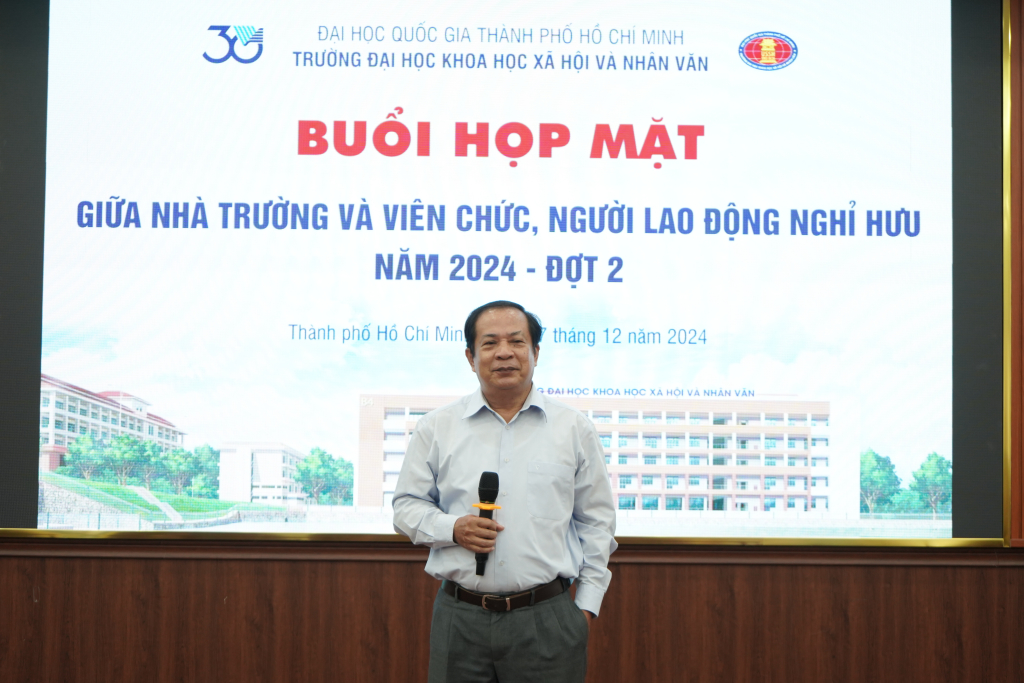 PGS.TS. Trương Văn Vỹ - Giảng viên cao cấp Khoa Ngữ văn Nga chia sẻ về quá trình làm việc “thăng trầm” tại trường - Ảnh: Mỹ Tuyết 