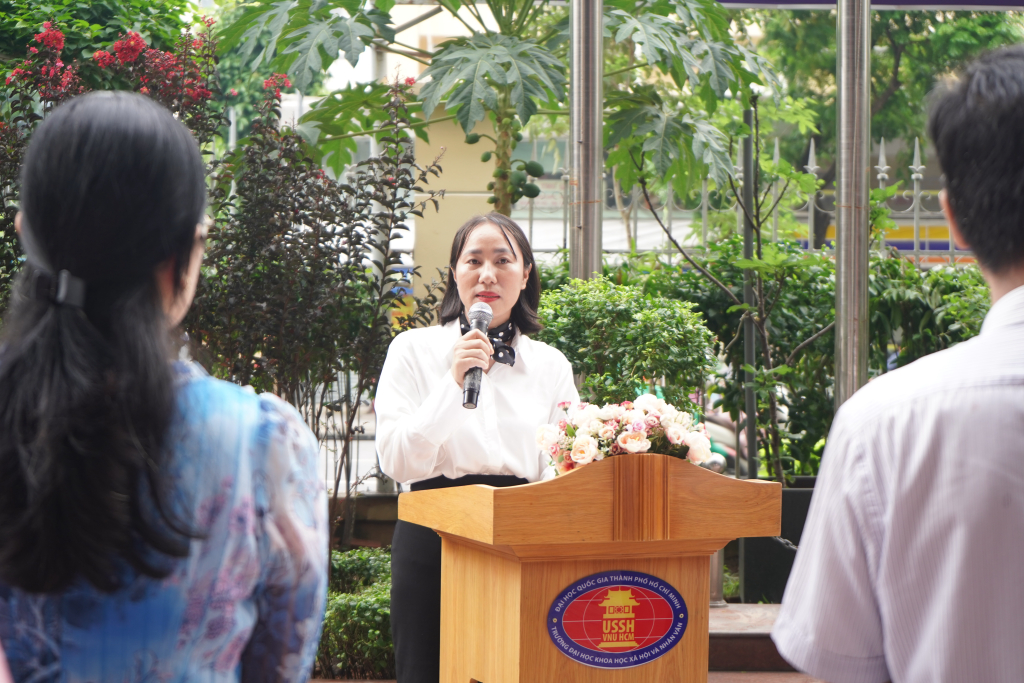 ThS. Lê Thị Vị nhấn mạnh, lưu trữ học – quản trị văn phòng có vai trò quan trọng trong việc bảo vệ an ninh quốc gia - Ảnh: Phạm Trí